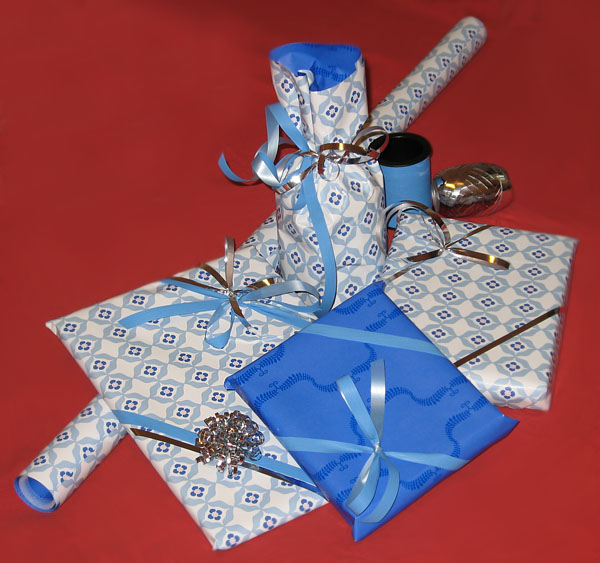   - Бумага, ленточка, идея