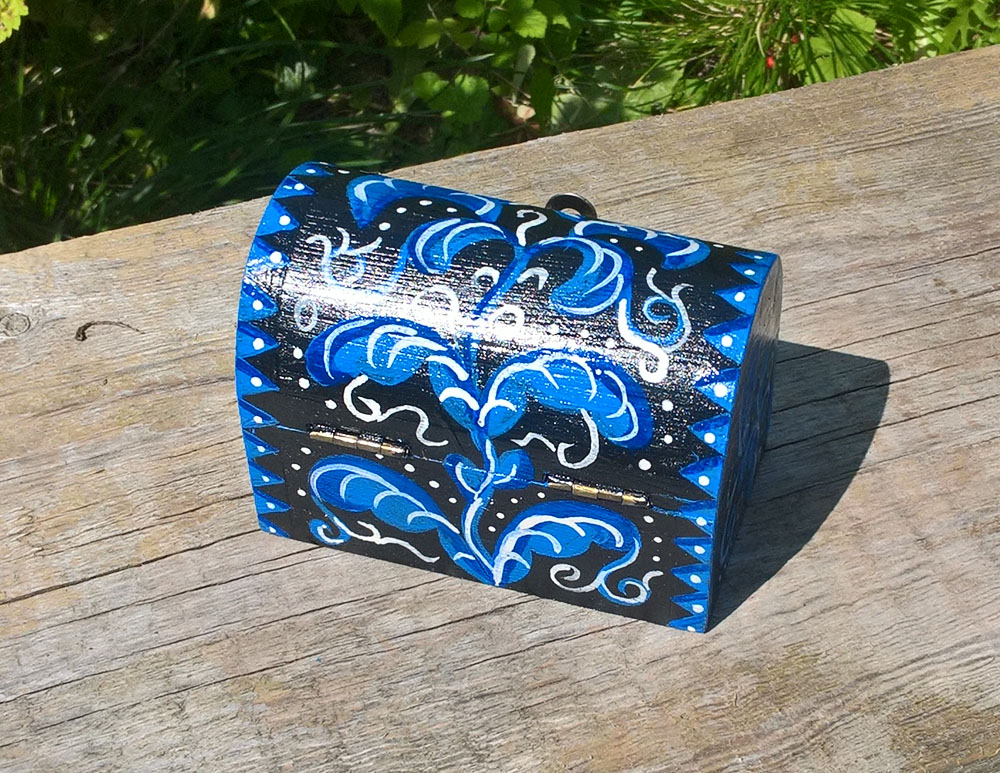 Расписной сундучок