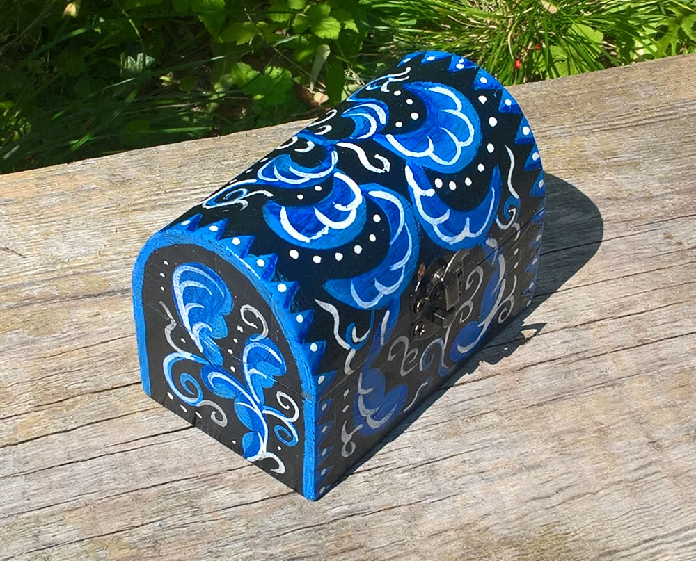 Расписной сундучок