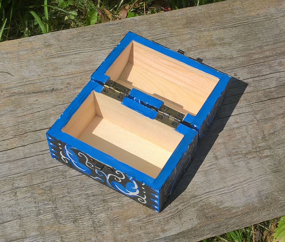 Расписной сундучок