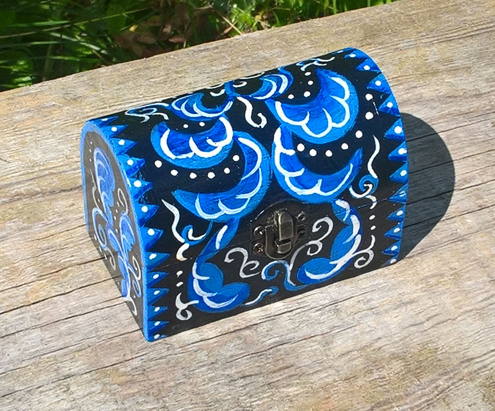 Расписной сундучок